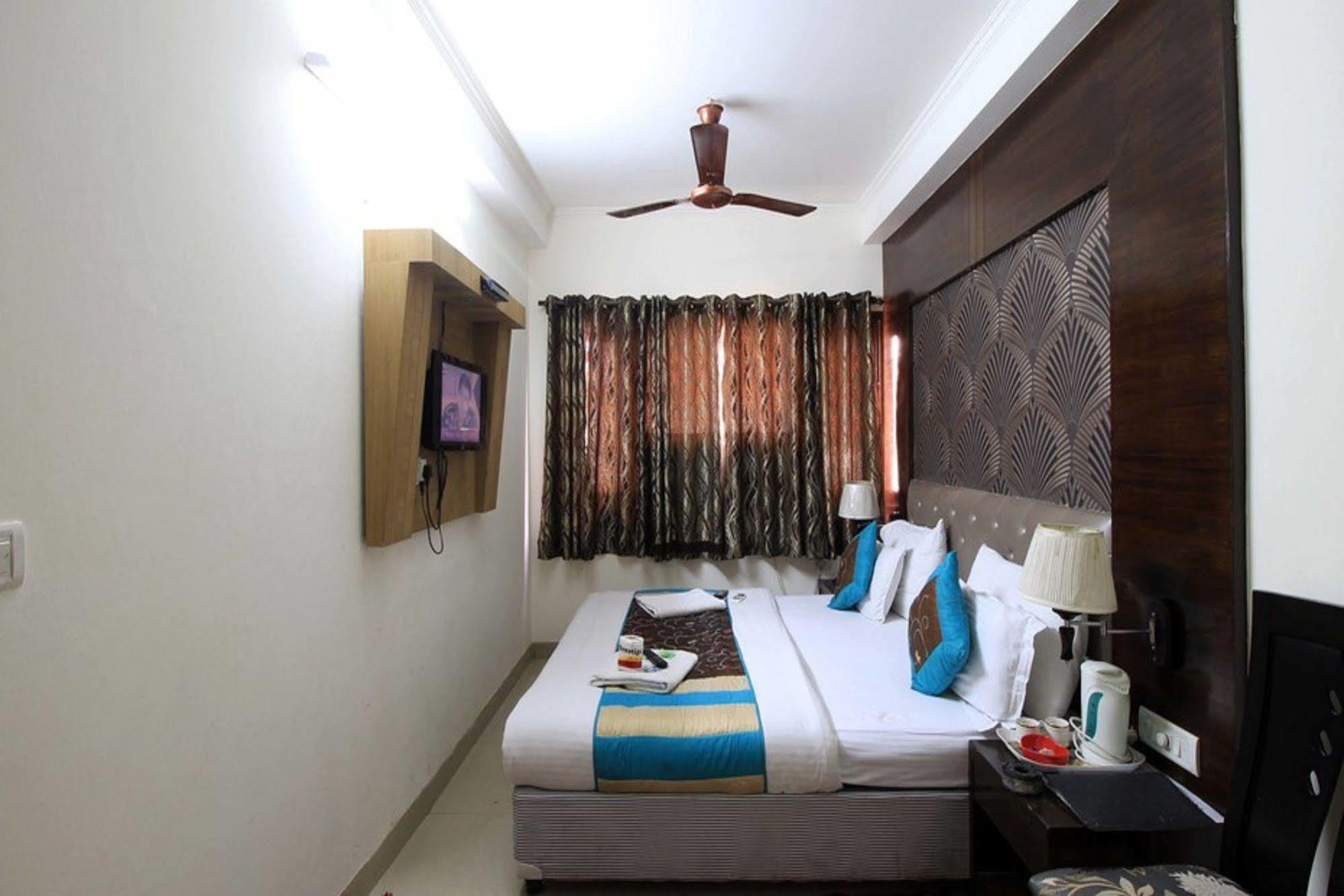 Hotel Arjun  Nueva Delhi Exterior foto