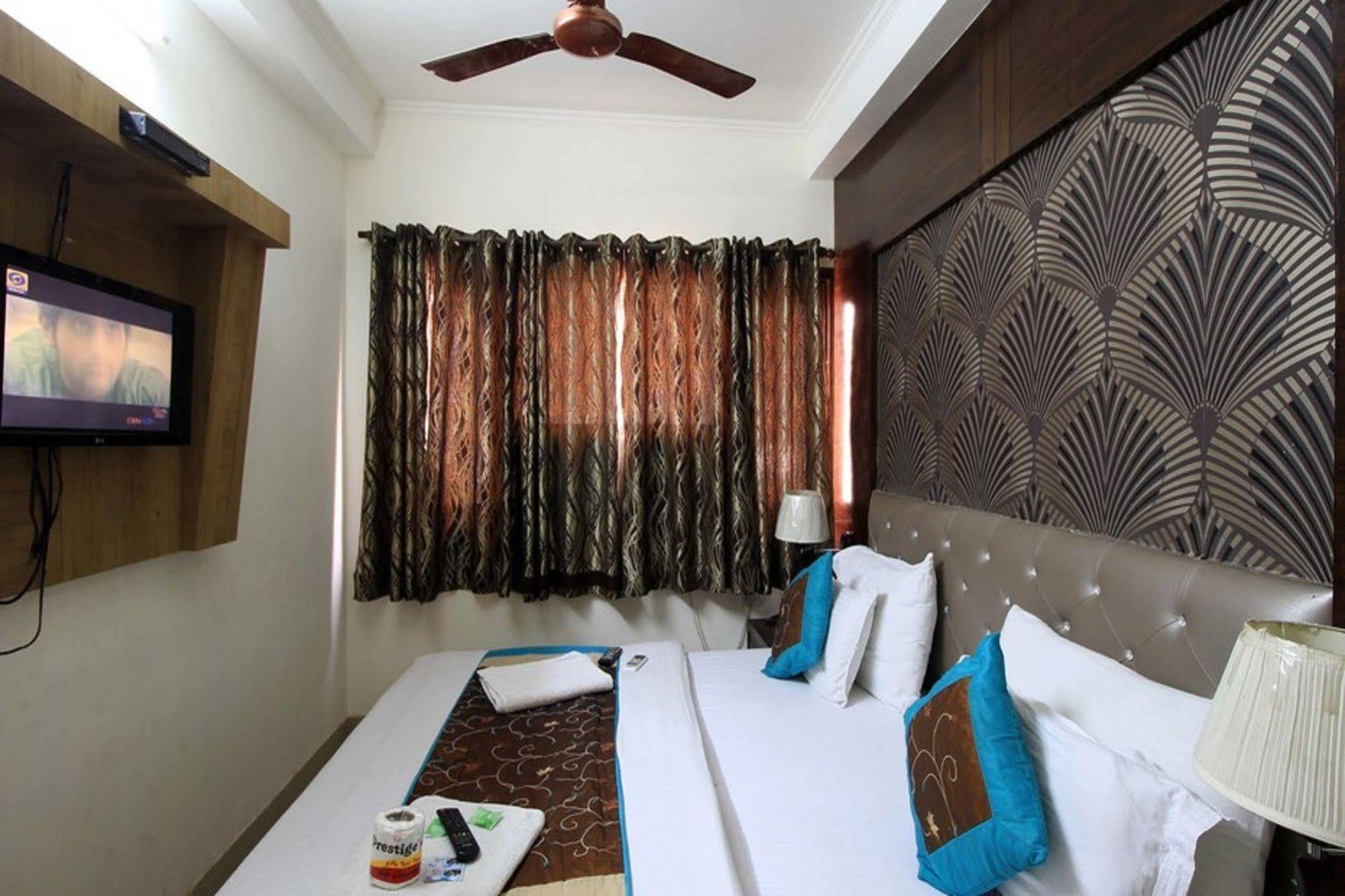 Hotel Arjun  Nueva Delhi Exterior foto