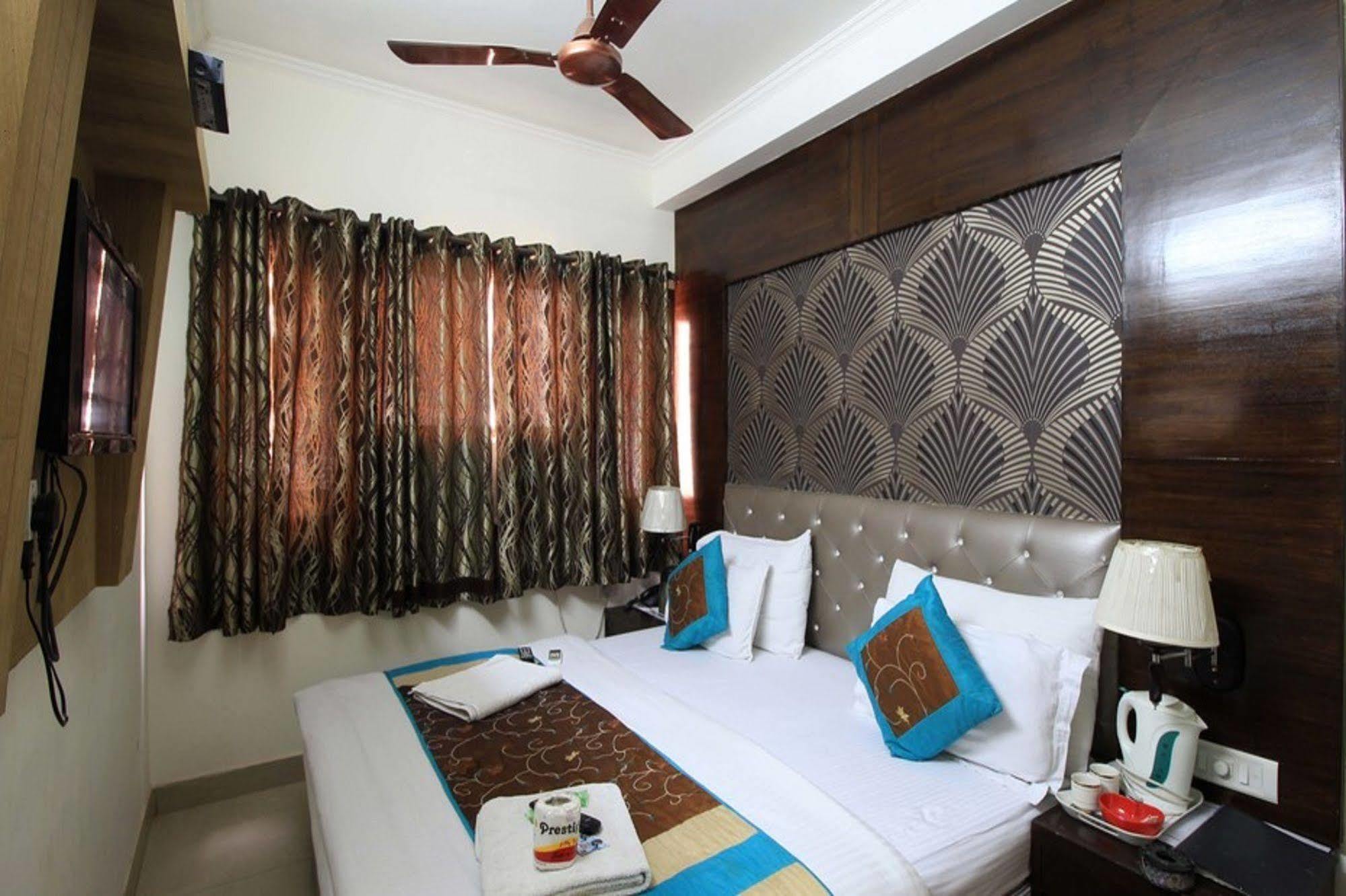 Hotel Arjun  Nueva Delhi Exterior foto
