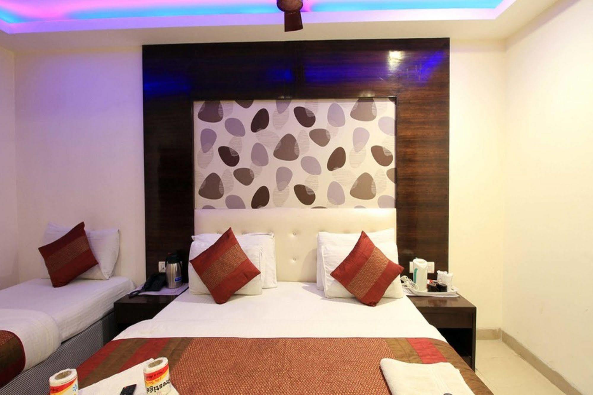 Hotel Arjun  Nueva Delhi Exterior foto
