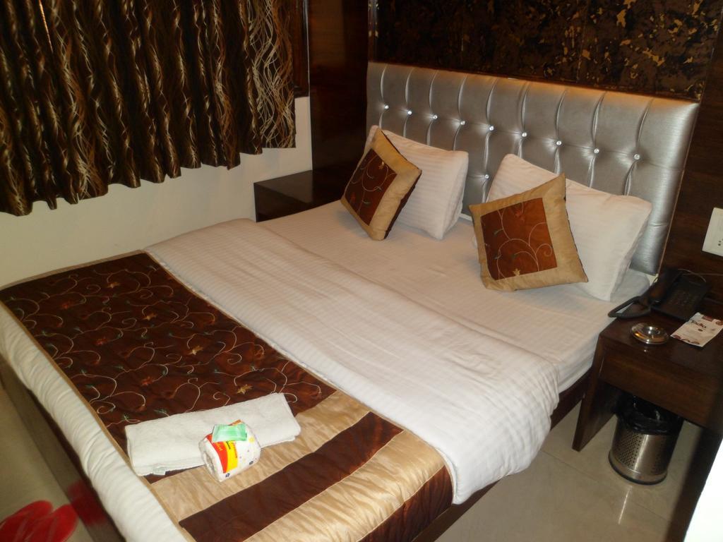 Hotel Arjun  Nueva Delhi Habitación foto